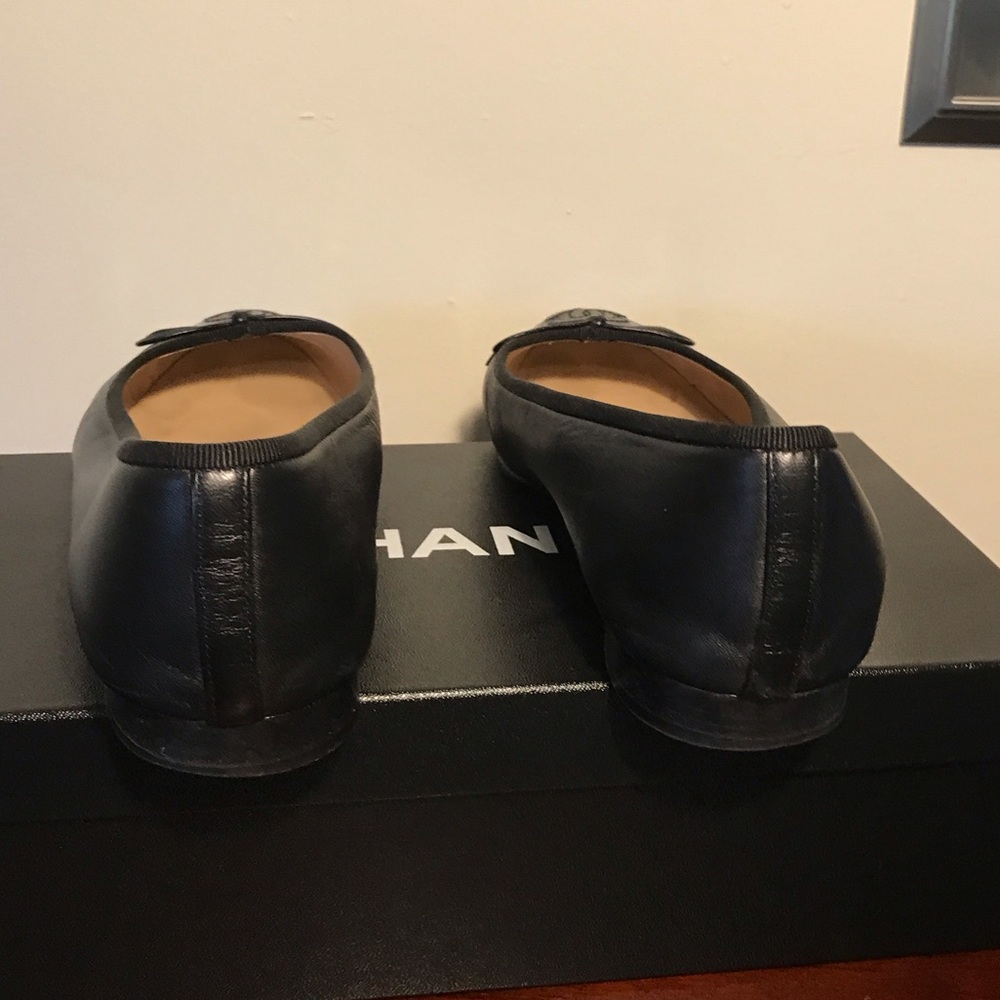 Chanel Black Leather w patent leather toe Ballet Flats size 38 EUC - Picture 5 of 13